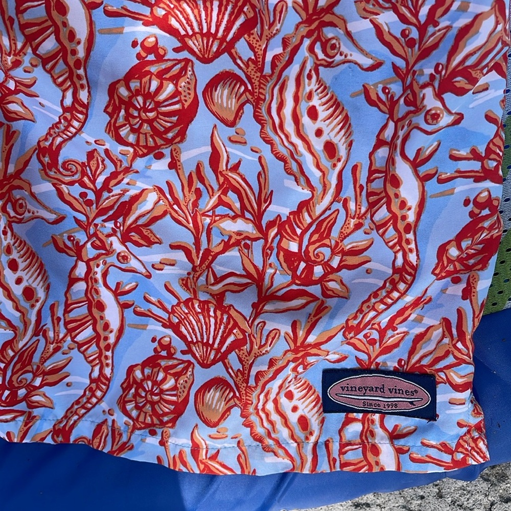 VINEYARD VINES NWOT SWIM TRUNKS
